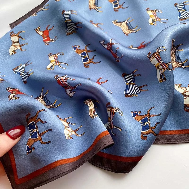 Carré 100% soie naturelle motif chevaux équestre