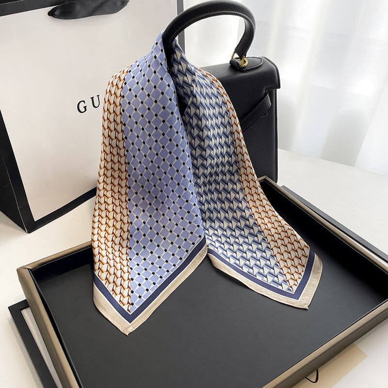 Carré 100% Soie Femme motif Géométrique