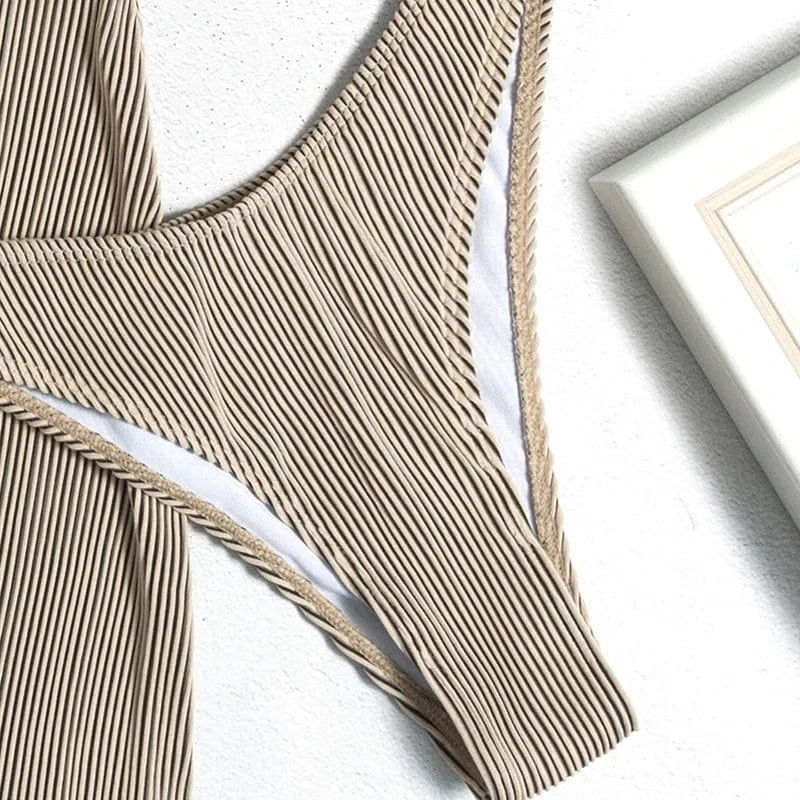 Ensemble Bikini Vert Côtelé avec Jupe - Style Moderne et Éclat Estival