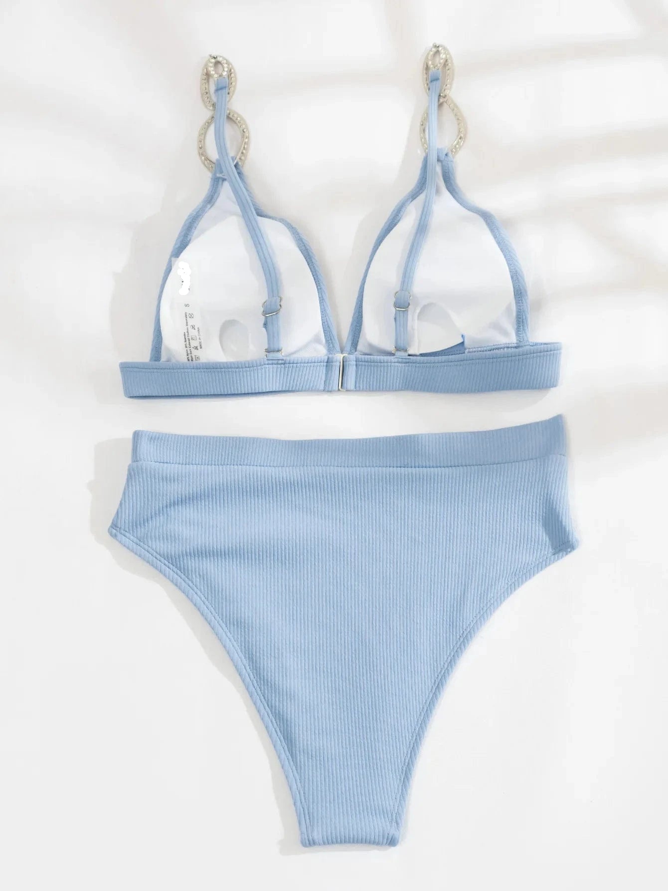 Bikini Côtelé Bleu Pastel Élégant avec Anneaux Décoratifs et Taille Haute