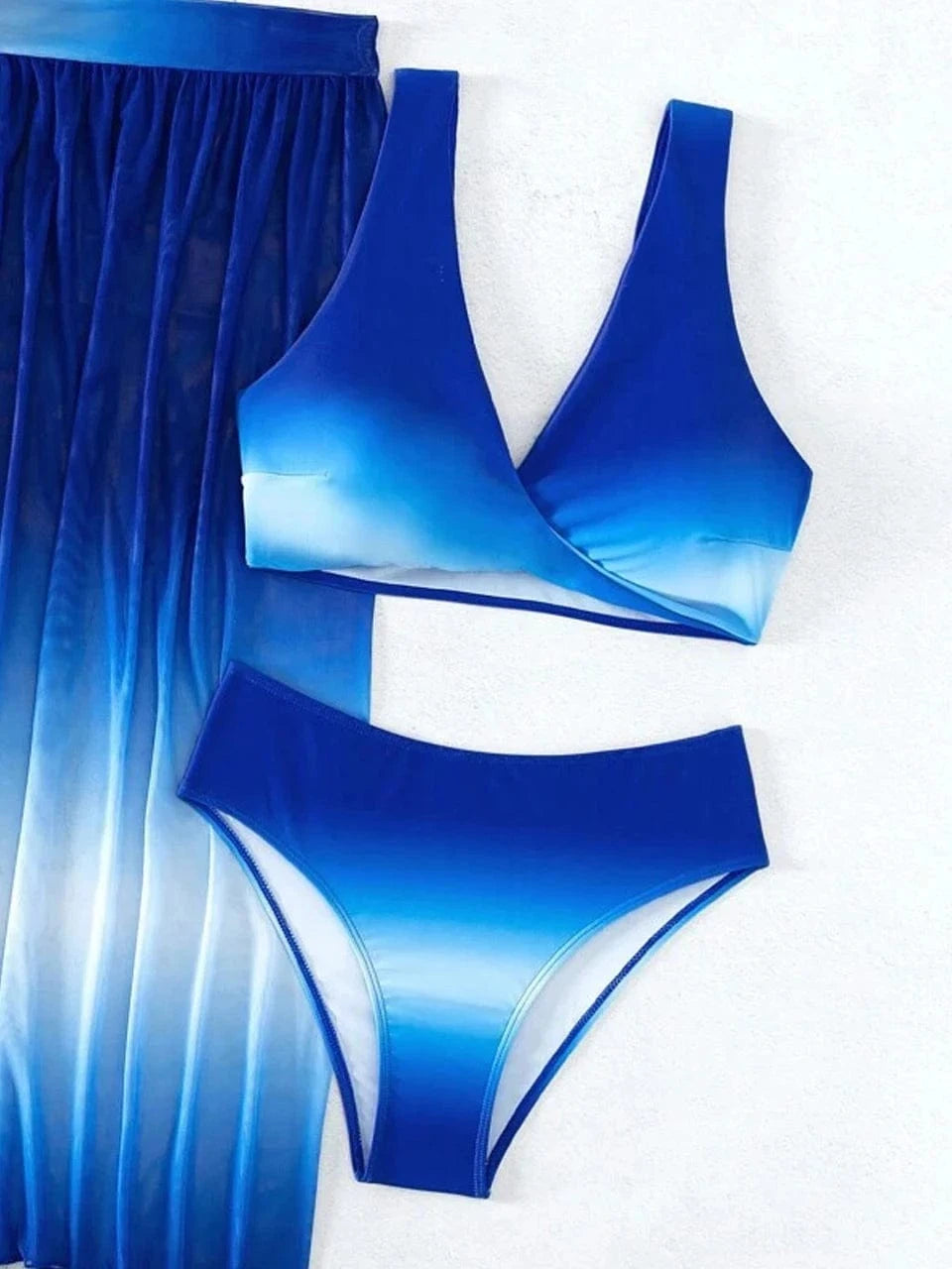 Bikini Deux Pièces Dégradé Élégant avec Robe de Bain Assortie - Élégance et Confort pour Tous Vos Moments à la Plage