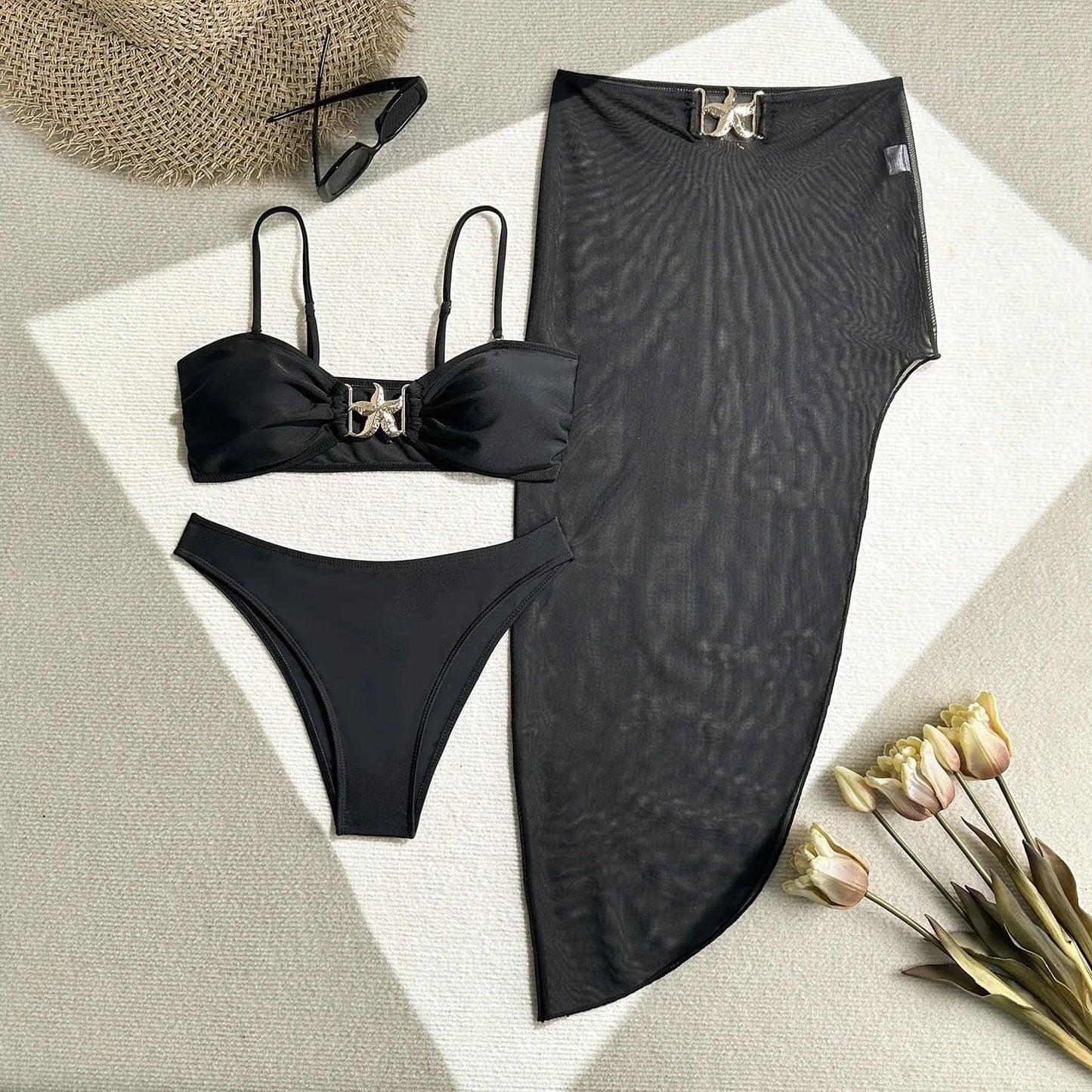 Bikini Élégant avec Jupe Transparente : Sophistication et Confort Été.