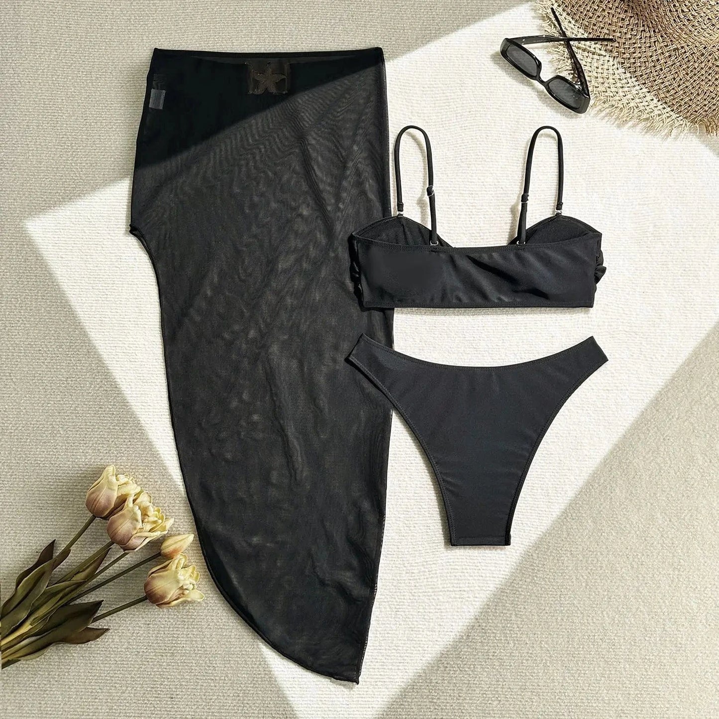 Bikini Élégant avec Jupe Transparente : Sophistication et Confort Été.
