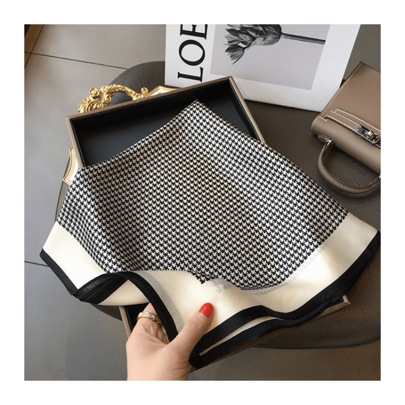 Carré 100% Soie Classique Femme Elegance 70x70cm