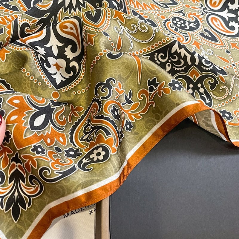 Carré 100% Soie Décoration Rosace Verte 70x70cm