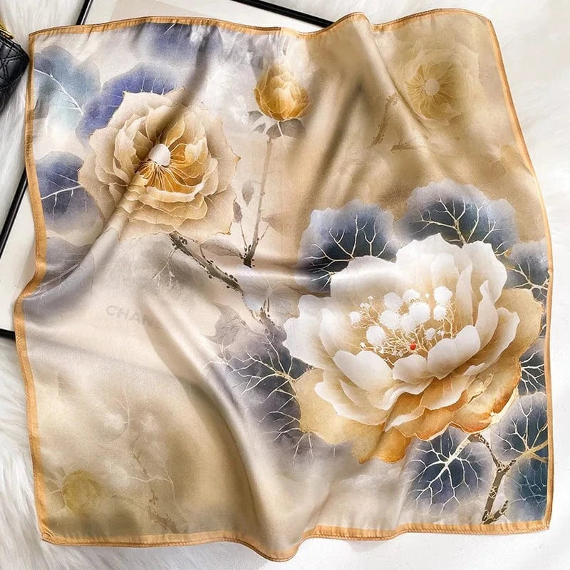 Carré 100% Soie Imprimé Bouquet Floral Aquarelle Beige Doré – Foulard Élégant 53x53cm