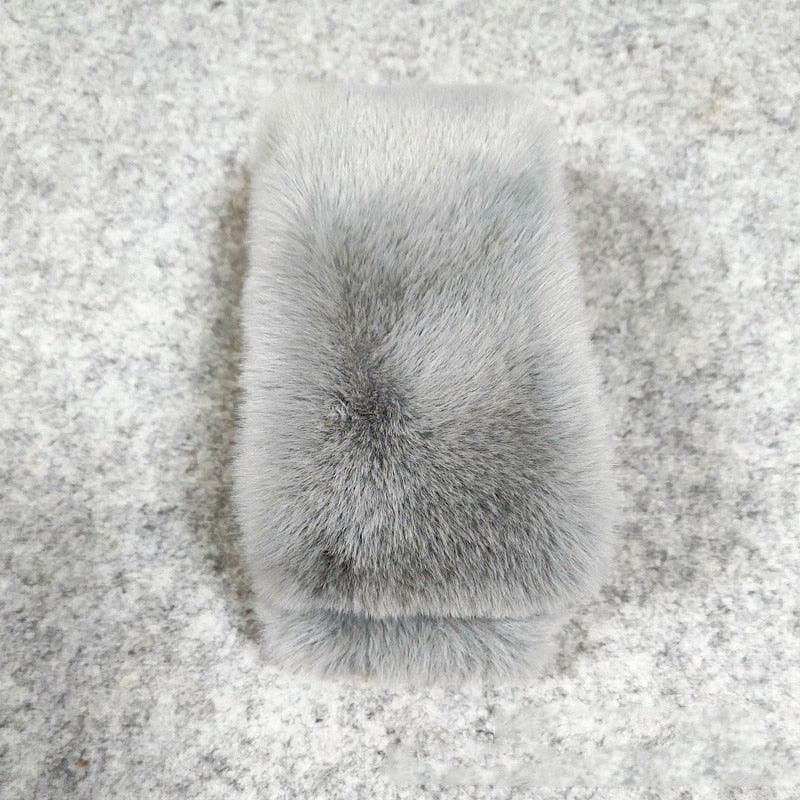 Écharpe Croisée Luxe en Fausse Fourrure Gris