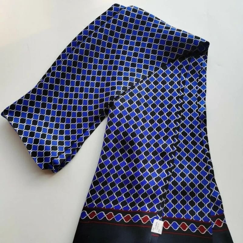 Écharpe en Soie Homme Luxe et Raffinée