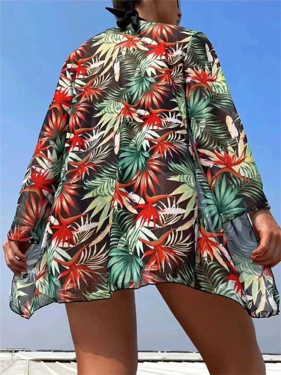 Ensemble Bikini avec Robe de Bain Tropicale : Élégance et Confort pour Votre Été