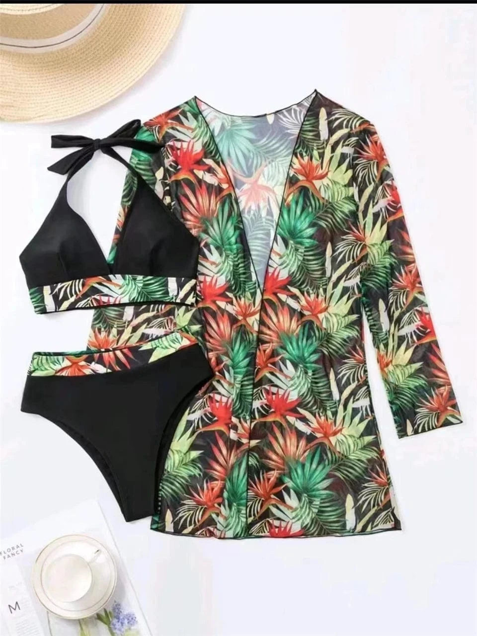 Ensemble Bikini avec Robe de Bain Tropicale : Élégance et Confort pour Votre Été