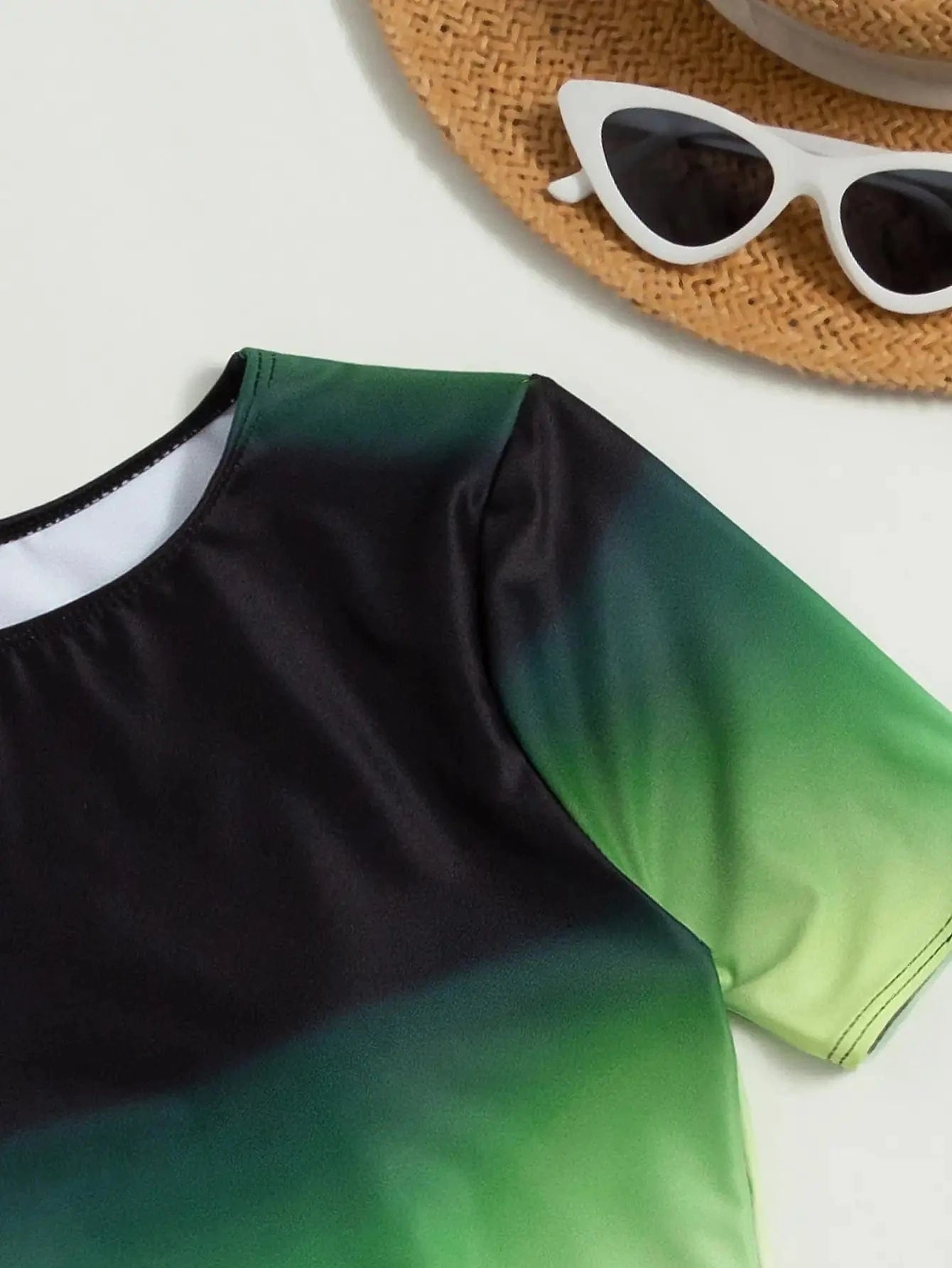 Ensemble Bikini avec Robe - Dégradé Élégant Noir-Vert pour un Look Tendance