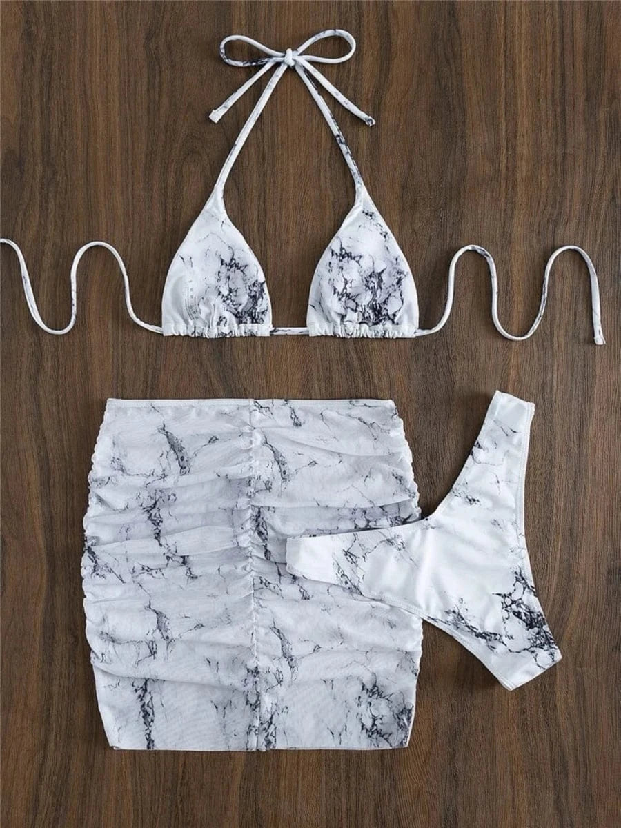 Ensemble Bikini Bleu Marbré avec Jupe – Élégance et Tendance Plage