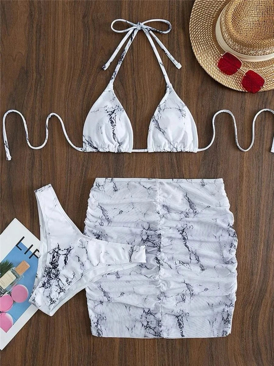 Ensemble Bikini Bleu Marbré avec Jupe – Élégance et Tendance Plage