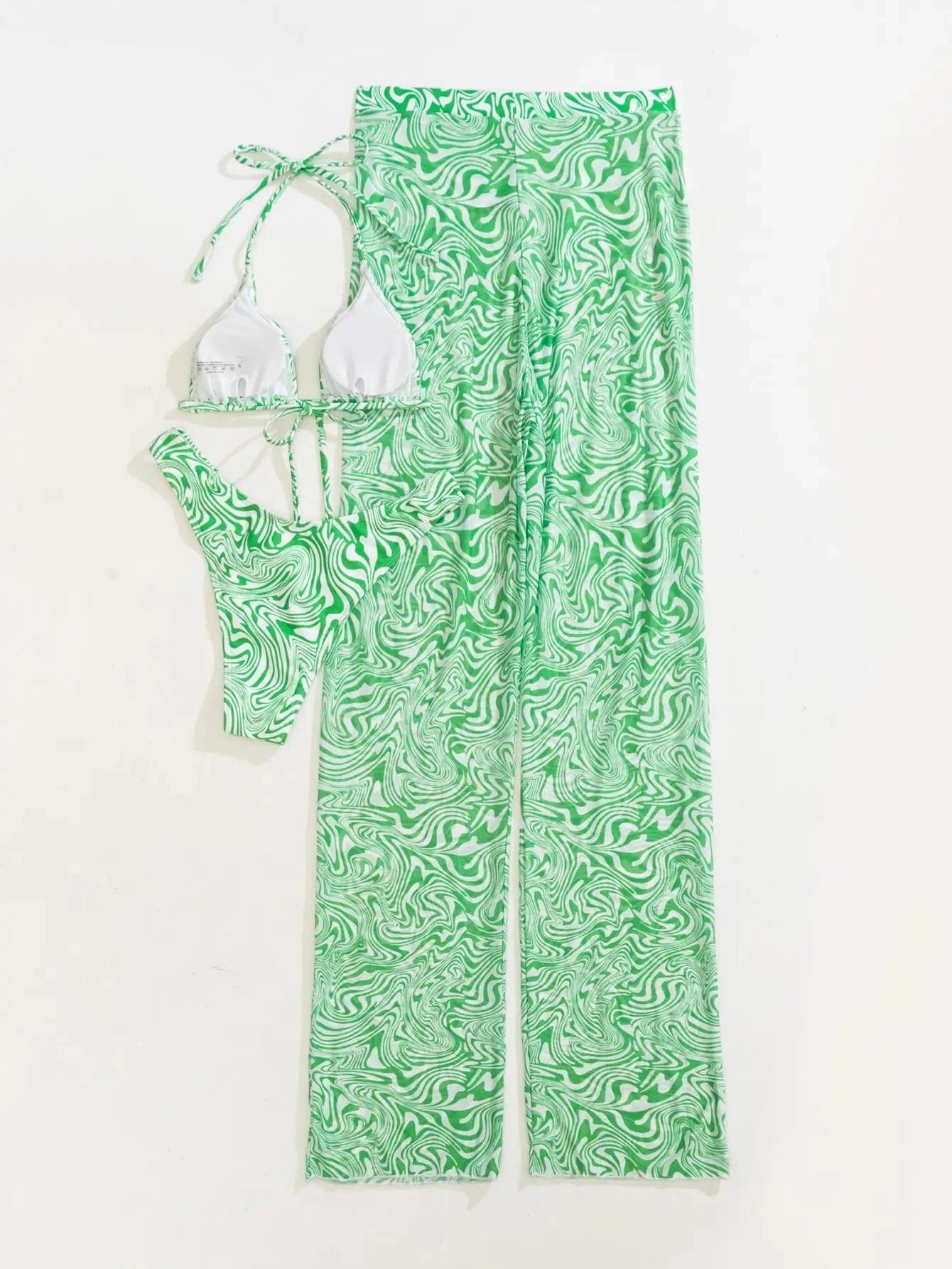 Ensemble Bikini Plage Élégant : Le Duo Parfait pour un Style Raffiné et Confortable.