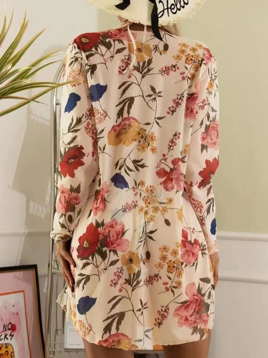 Ensemble de Bain Floral Violet : Bikini & Robe Élégante pour Femmes.