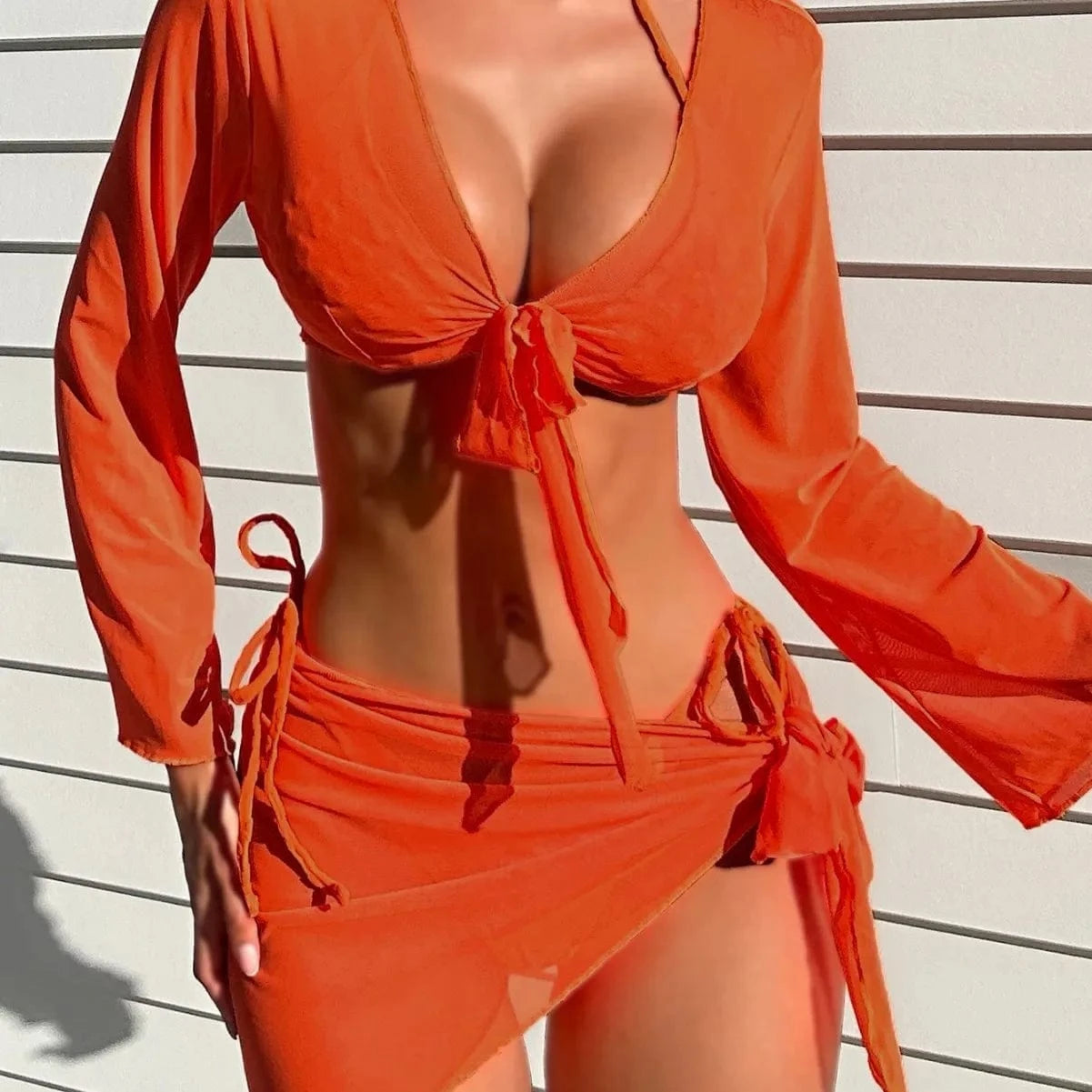 Ensemble de Bain Tendance 2023 : Bikini Élégant avec Robe de Bain Légère