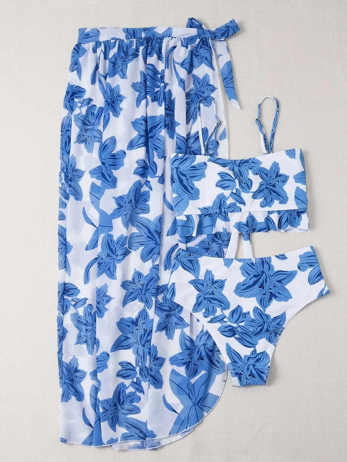Ensemble de Plage Floral Unique : Bikini Élégant avec Robe de Bain