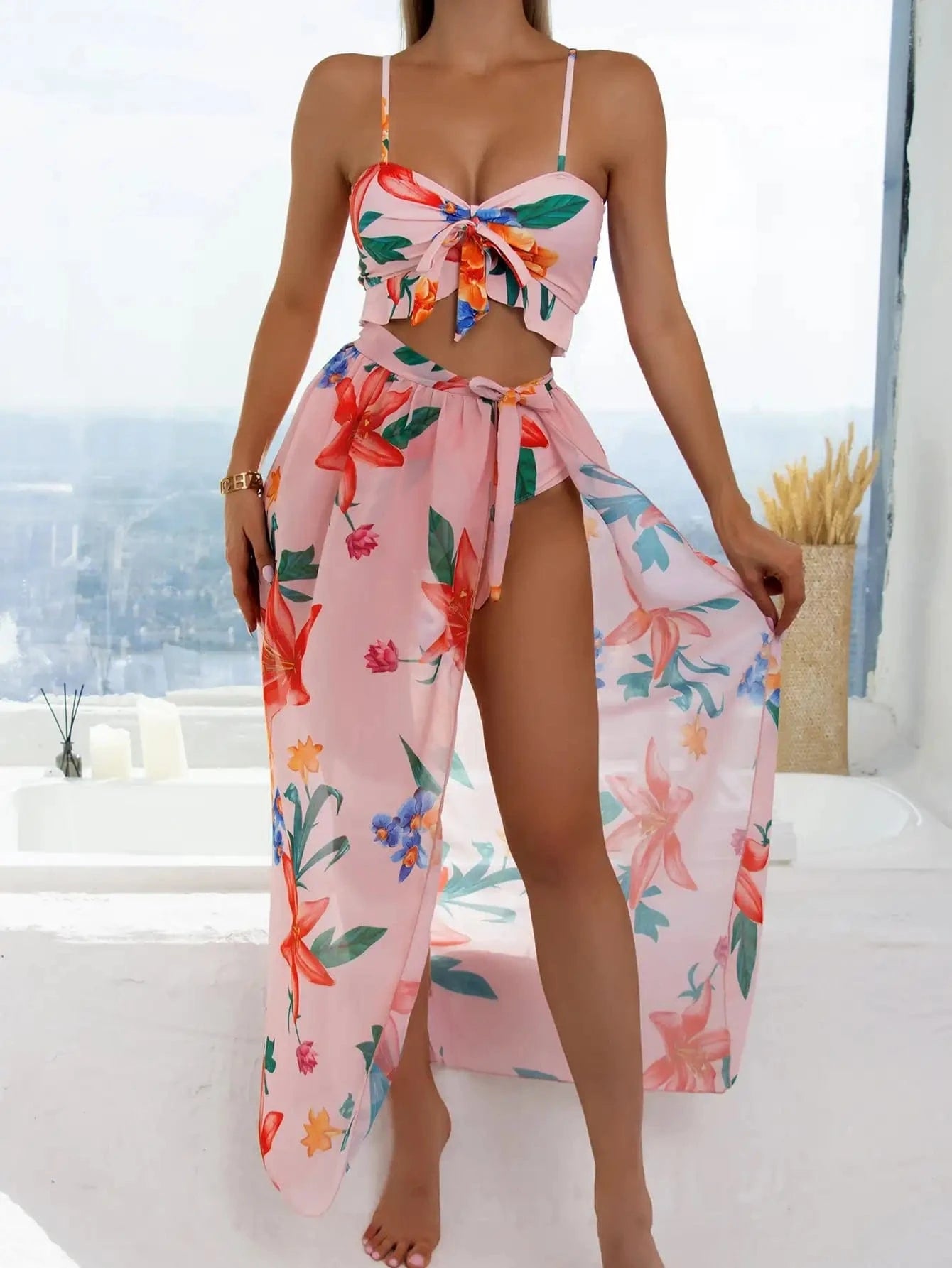 Ensemble de Plage Floral Unique : Bikini Élégant avec Robe de Bain