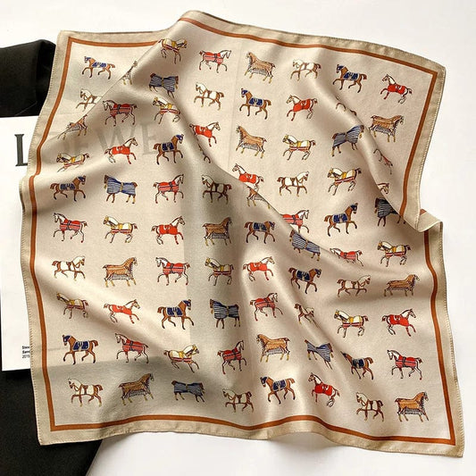 Carré 100% soie naturelle motif chevaux équestre