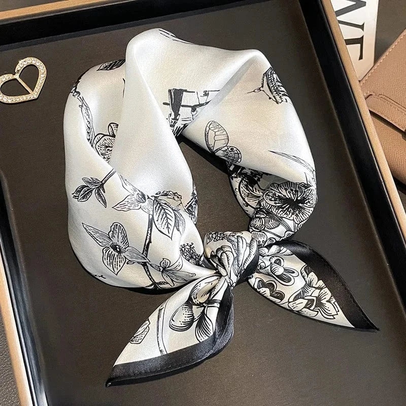 Carré 100% Soie - foulard noir et blanc motif architectural femme