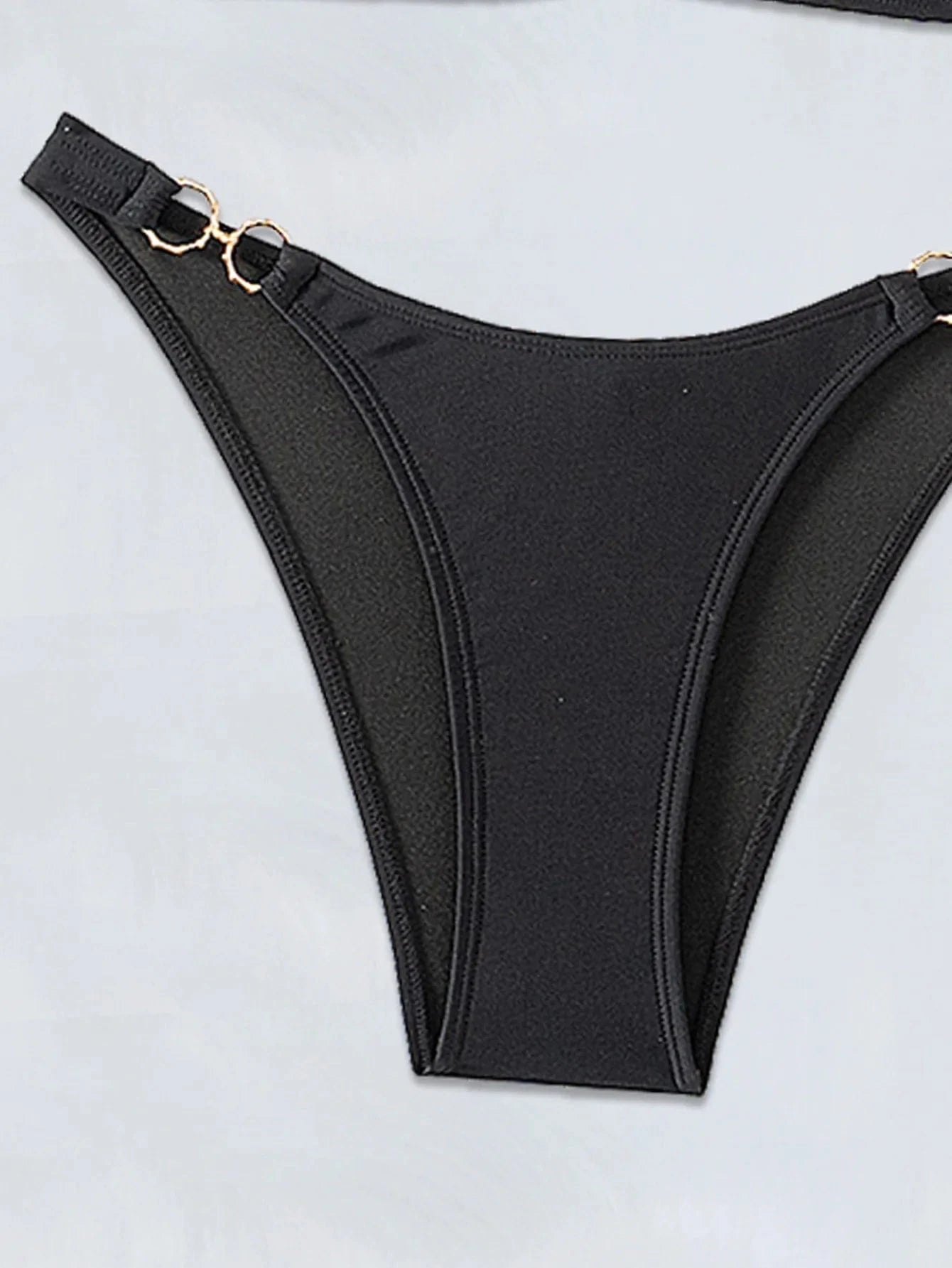Bikini Métallisé Chic à Armatures - Élégance et Confort pour Toutes les Occasions