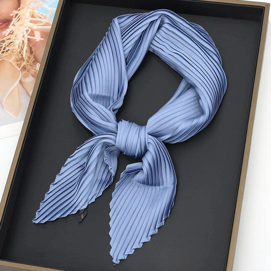 Foulard Plissé Élégant en Texture Raffinée