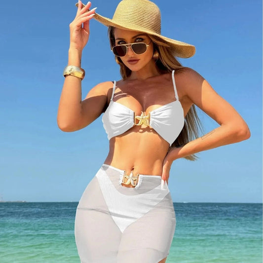 Bikini Élégant avec Jupe Transparente : Sophistication et Confort Été.