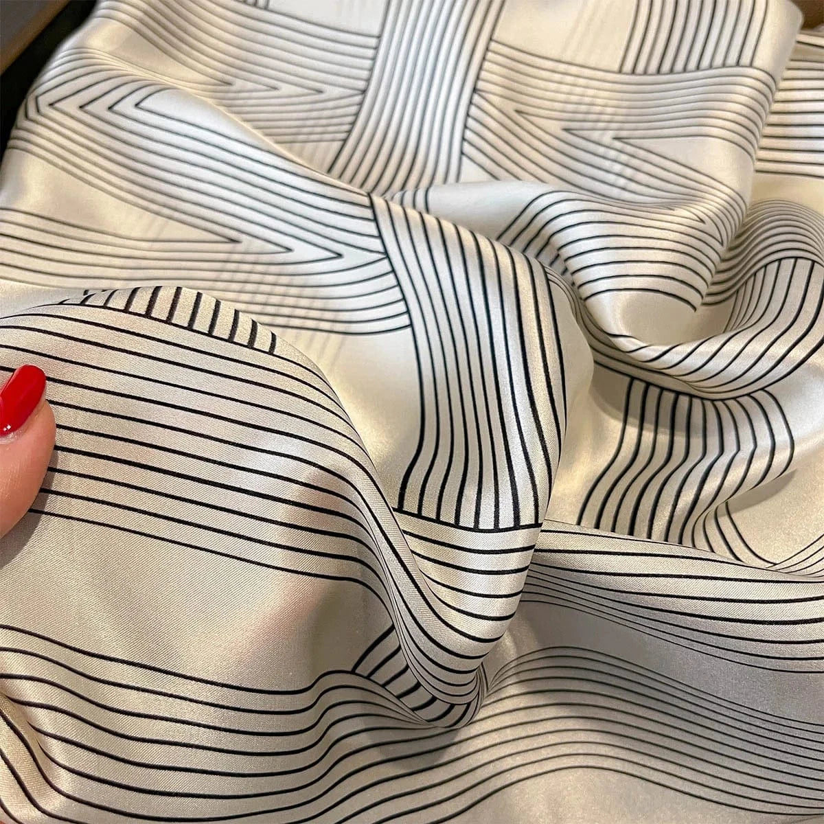 Carré 100% Soie - Carré de Soie foulard imprimé floral – chic et léger 70x70cm