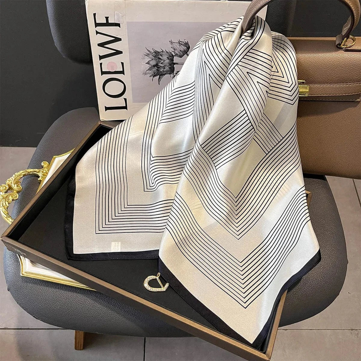 Carré 100% Soie - Carré de Soie foulard imprimé floral – chic et léger 70x70cm
