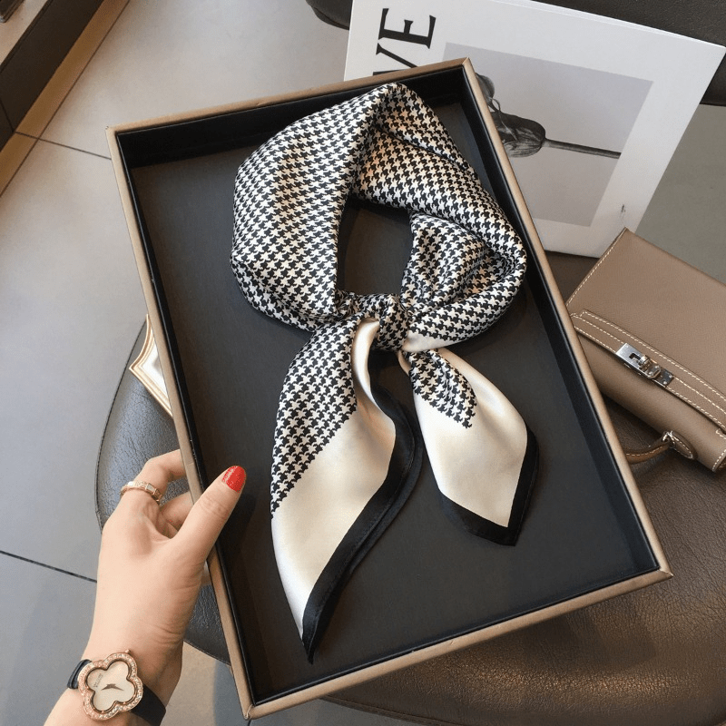 Carré 100% Soie Classique Femme Elegance 70x70cm