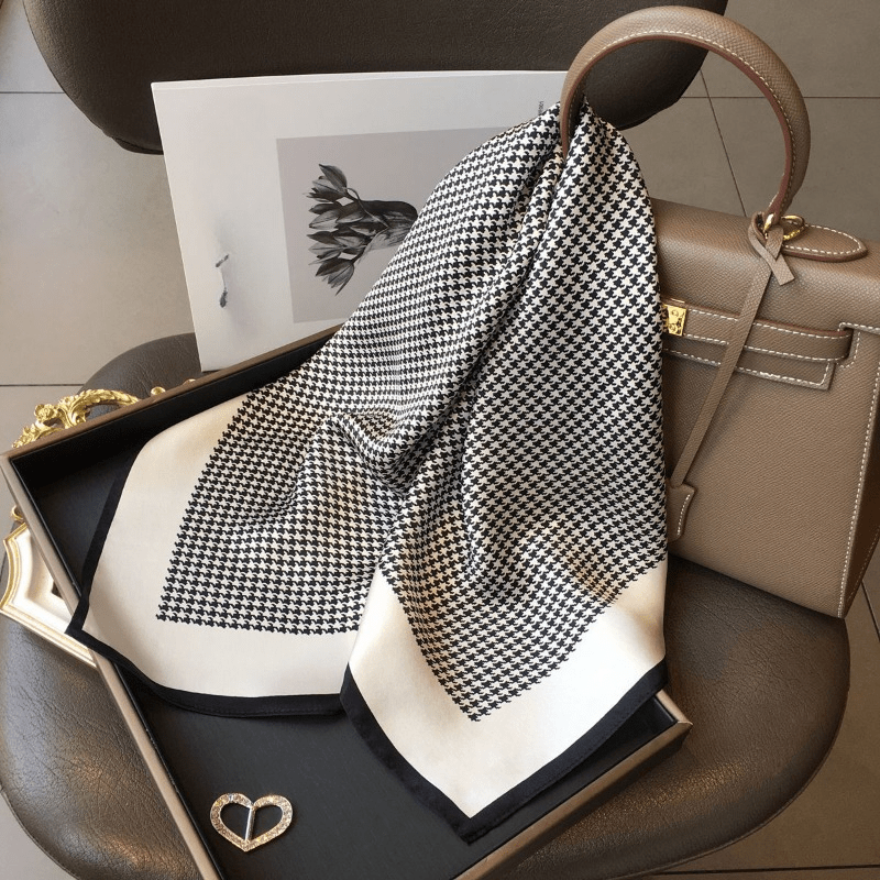 Carré 100% Soie Classique Femme Elegance 70x70cm