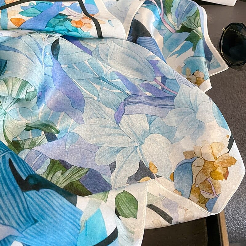 Carré 100% Soie Composition Florale Bleu 70X70cm