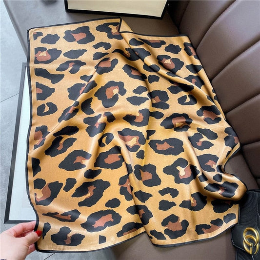 Carré 100% Soie Décoration Léopard Femme 70x70cm