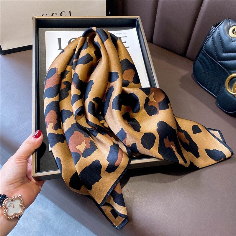 Carré 100% Soie Décoration Léopard Femme 70x70cm