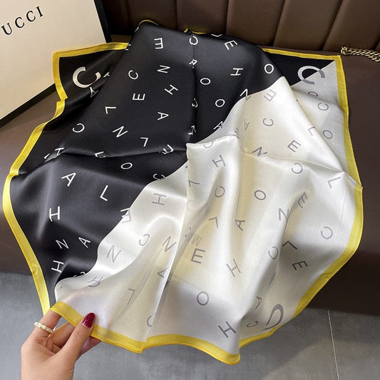 Carré 100% Soie Décoration Lettrage Femme 70x70cm