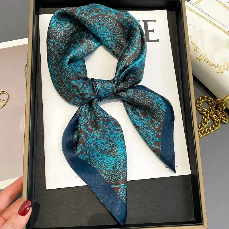 Carré 100% Soie Foulard carré en soie imprimé floral – Accessoire chic et léger Bleu / 70x70cm