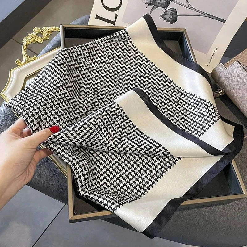 Carré 100% Soie Foulard carré en soie noir et blanc – Élégance légère et chic 70x70cm