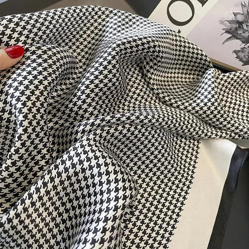 Carré 100% Soie Foulard carré en soie noir et blanc – Élégance légère et chic 70x70cm