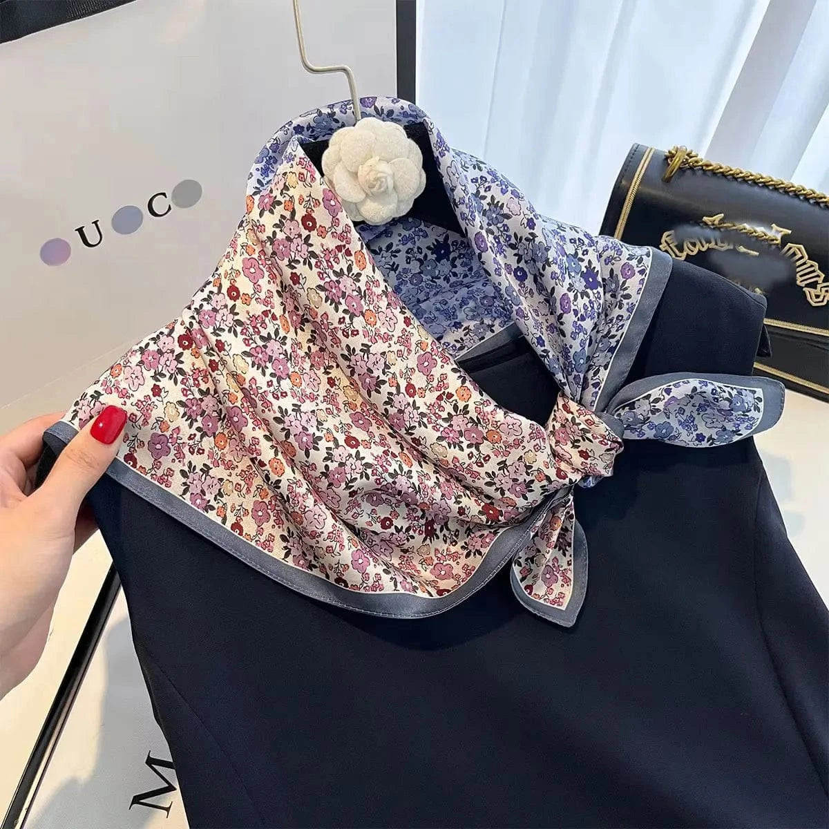 Carré 100% Soie - Foulard carré en soie pour femme chic et élégant 70x70cm