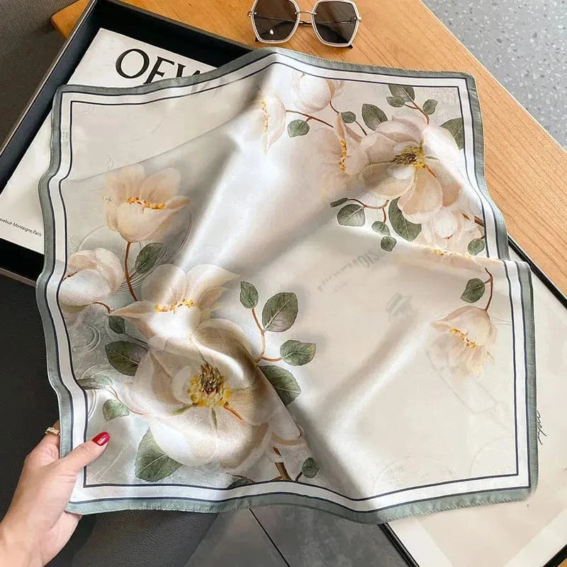 Carré 100% Soie - Foulard Fleurs Bouquet Crème, Satin Chic et Élégant 53x53cm
