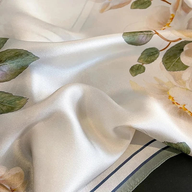Carré 100% Soie - Foulard Fleurs Bouquet Crème, Satin Chic et Élégant 53x53cm