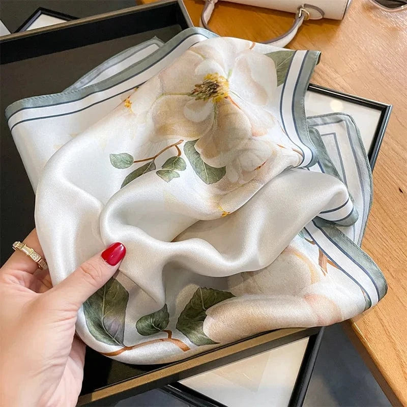 Carré 100% Soie - Foulard Fleurs Bouquet Crème, Satin Chic et Élégant 53x53cm