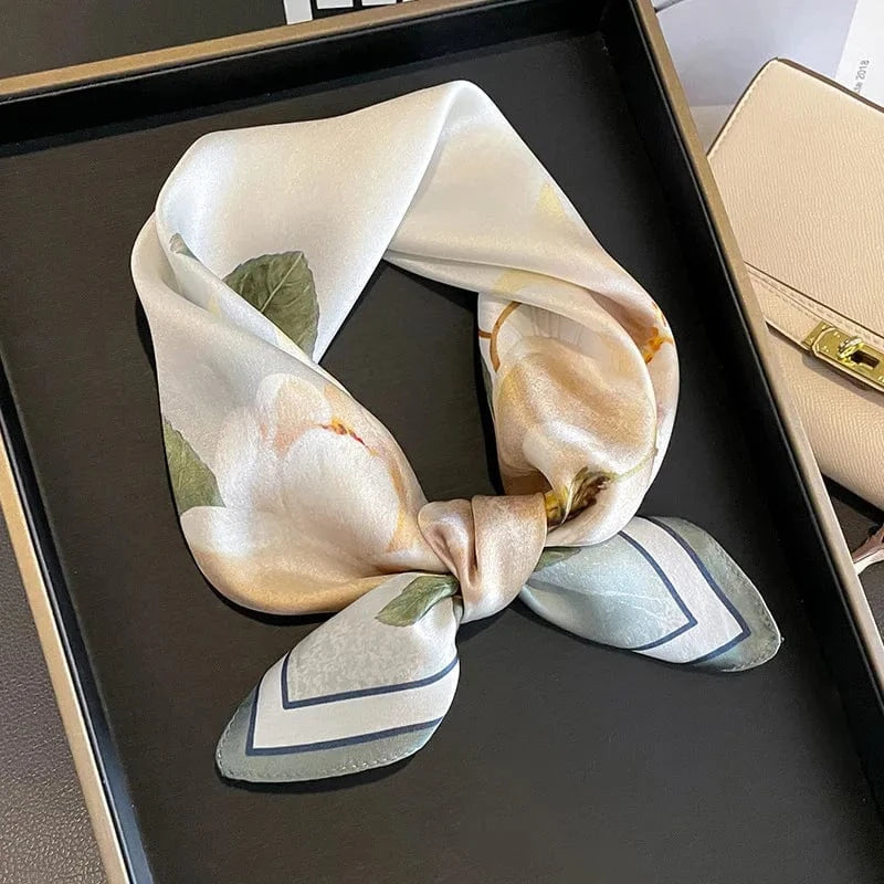 Carré 100% Soie - Foulard Fleurs Bouquet Crème, Satin Chic et Élégant 53x53cm