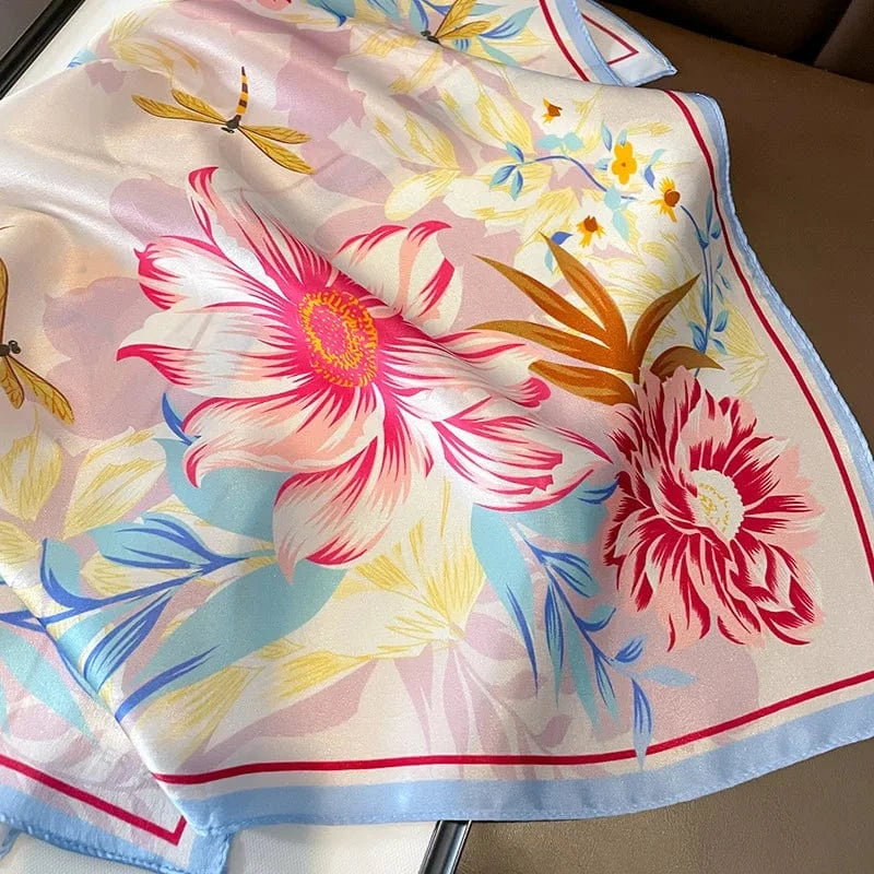 Carré 100% Soie – Foulard imprimé fleurs aquarelle roses et libellules 53x53cm