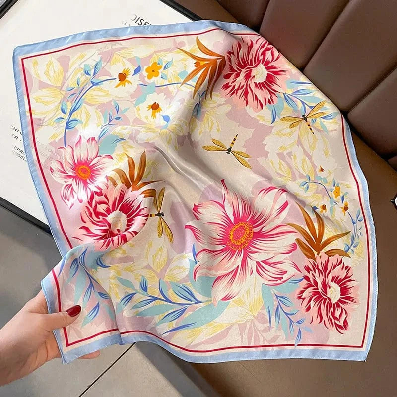 Carré 100% Soie – Foulard imprimé fleurs aquarelle roses et libellules 53x53cm