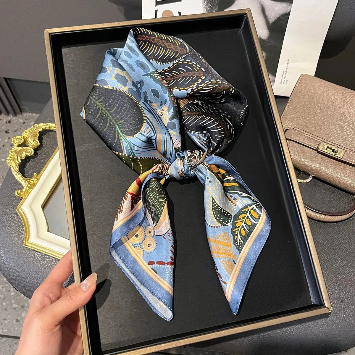 Carré 100% Soie Foulard Imprimé Fleurs Élégantes 70x70cm