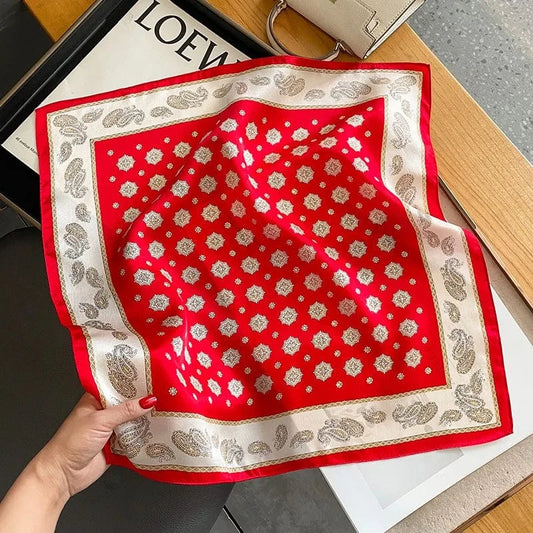 Carré 100% Soie Foulard rouge - motifs rosettes dorés, bordure crème et design Paisley 53x53cm