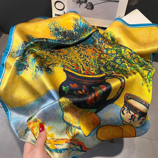 Carré 100% Soie Impressionniste - Fleurs Jaunes dans un Vase Bleu 70x70cm