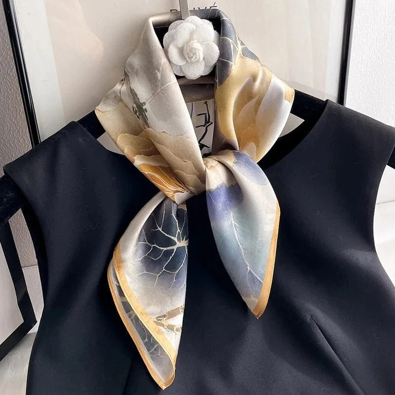 Carré 100% Soie Imprimé Bouquet Floral Aquarelle Beige Doré – Foulard Élégant 53x53cm