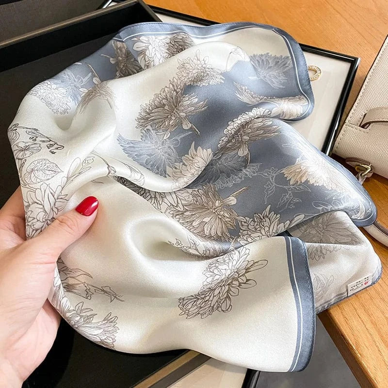 Carré 100% Soie imprimé de fleurs luxe